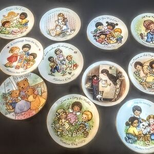 Vintage Collector Plates Set